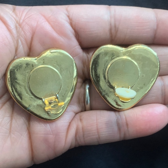 Vintage Gold Heart Clip on Earrings - Picture 3 of 3